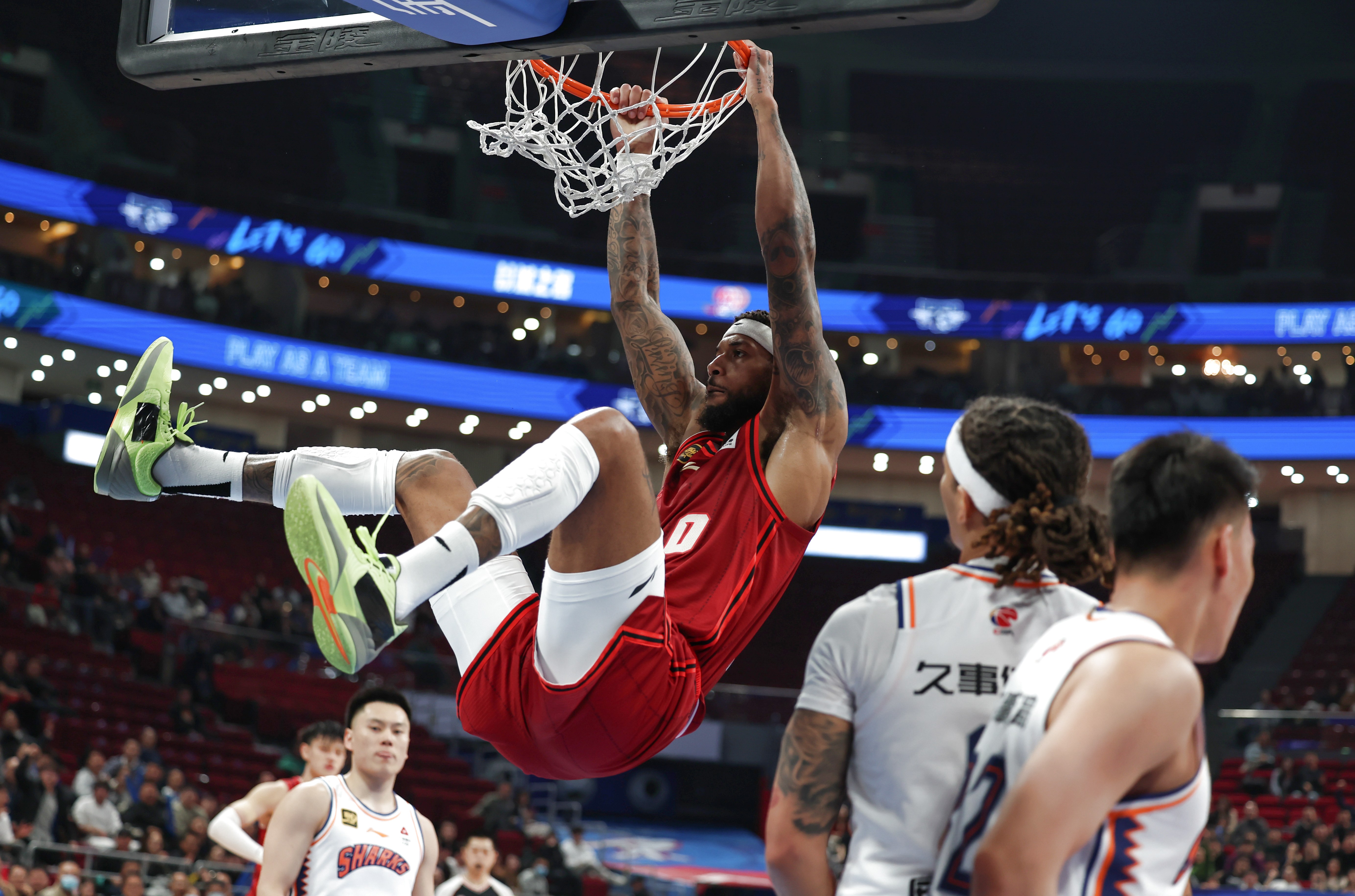 篮球比赛争球怎么处理