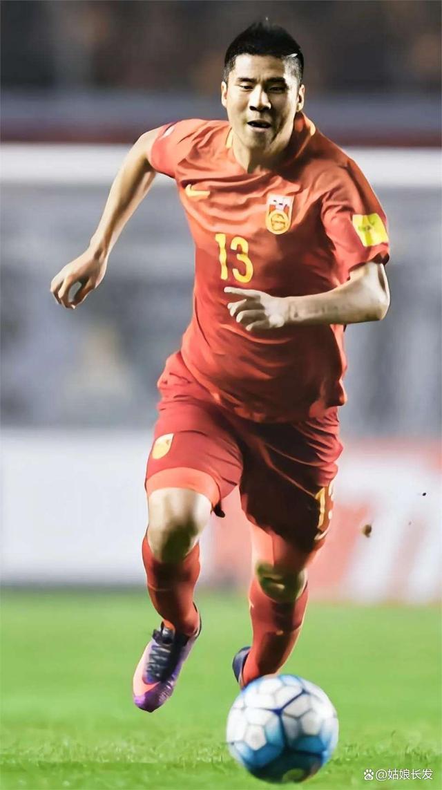 大发娱乐平台-国足球员在赛场上表现抢眼,展现出强大实力